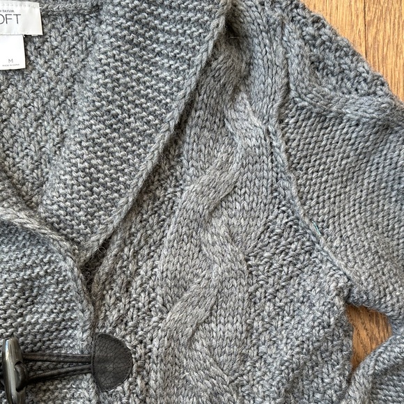 LOFT Gray Cable Knit Cardigan Toggle Closure Cozy Sweater Size Medium - Picture 4 of 10